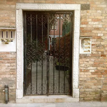 On The Canal Apartment Venice