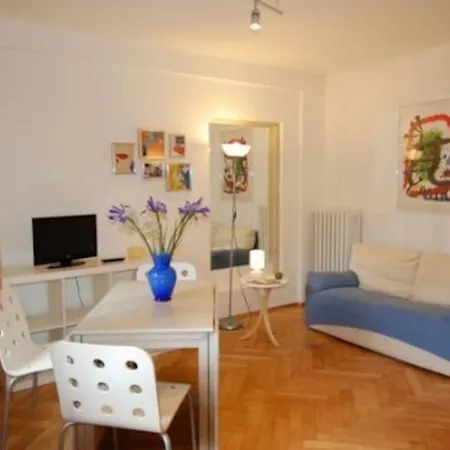 Apartment On The Canal