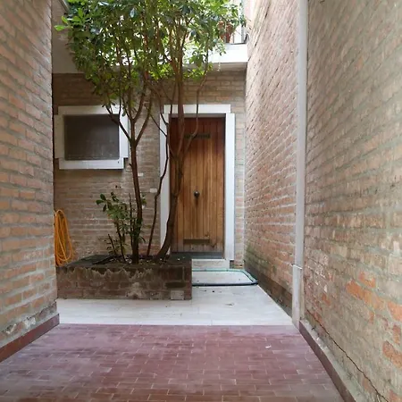Apartment On The Canal